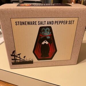 Stoneware Salt and Pepper Set